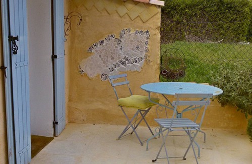 Carpentras House | Independent studio in the middle of a large garden with private terrace