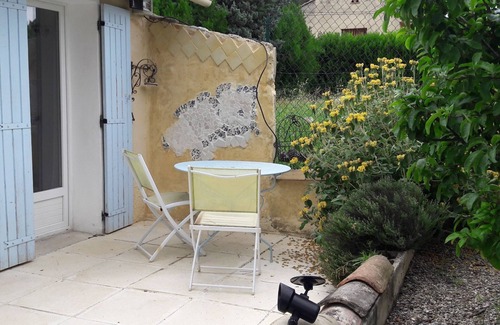 Carpentras House | Independent studio in the middle of a large garden with private terrace