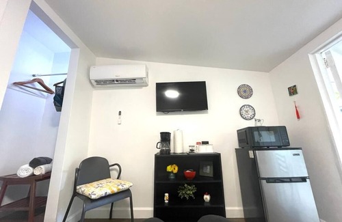 Coral Way Apartment | Independent Studio in Little Havana - 4V