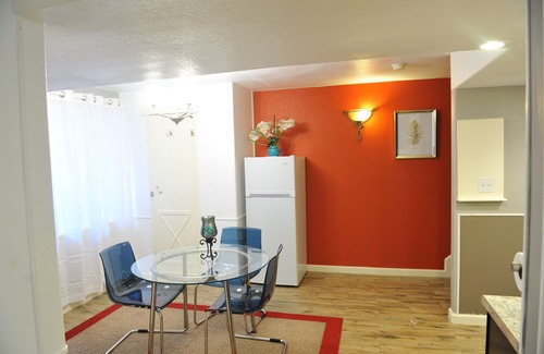 Green Valley Ranch House | independentbasement owner and family lives upstair ,comfortable and clean