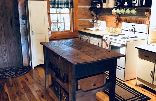 French Creek Cabin | Indian Camp Retreat.with relaxing Hot tub, outdoor Fireplace and WiFi