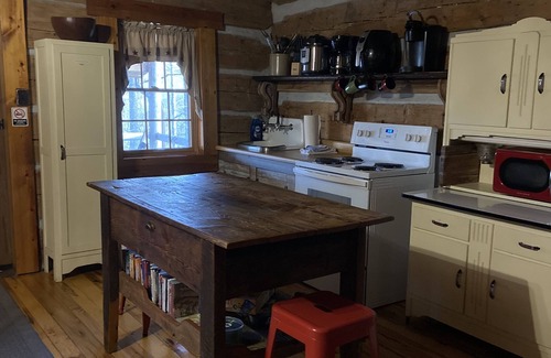 French Creek Cabin | Indian Camp Retreat.with relaxing Hot tub, outdoor Fireplace and WiFi