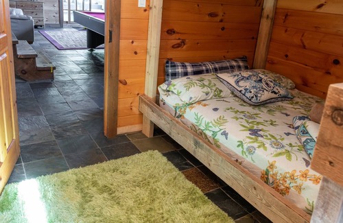 Wentworth-Nord Ski Chalet | Indian Chalet / Log cabin