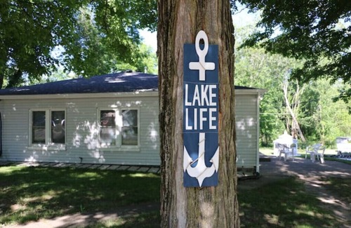 Dowagiac Apartment | Indian Lake Cottage for Nature Lovers - Apt. Cnn