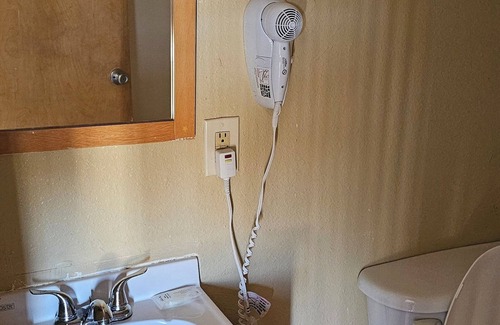 Fairmont City Hotel | Indian Mound Motel