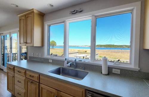 Indian Neck Heights House | Indian Neck 2BD-Chipman's Cove Water Views, Less than 0.2 Mi to Burton Baker Beach, A/C