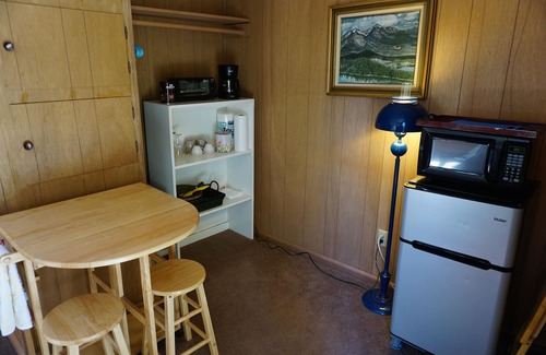 Fern Valley Cabin | Indian Rock Rustic Studio Cabin Near Hiking Trails