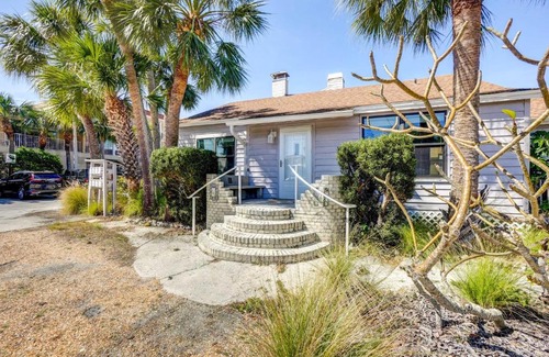 Indian Rocks Beach House | Indian Rocks Beach Cottage, Walk to Beach!