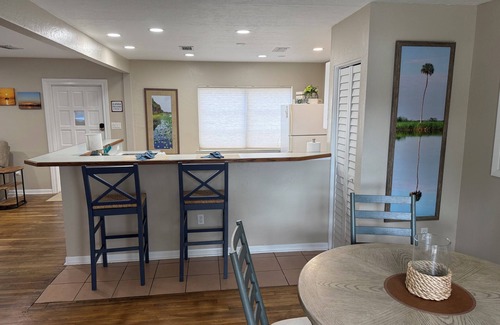 Crystal River House | Indian Water Lodge is a waterfront retreat with Dockage, Kayaks, Bikes & More!