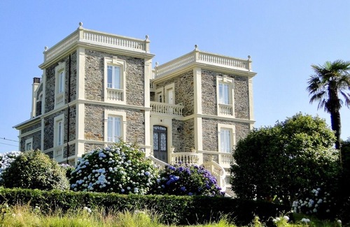 Pinera Villa | Indiana Colonial Style House Villa Auristela