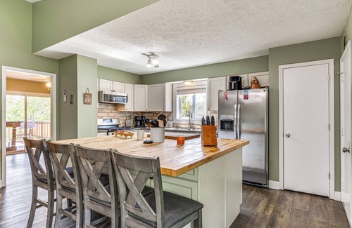 Martinsville Condo | Indianapolis Area Gem: Hike, Bike & Golf!