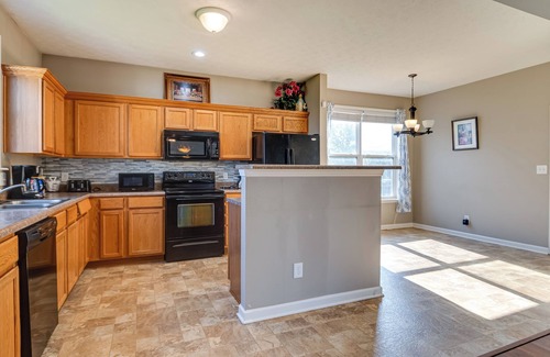 Indianapolis House | Indianapolis Home w/Patio & Community Pool!