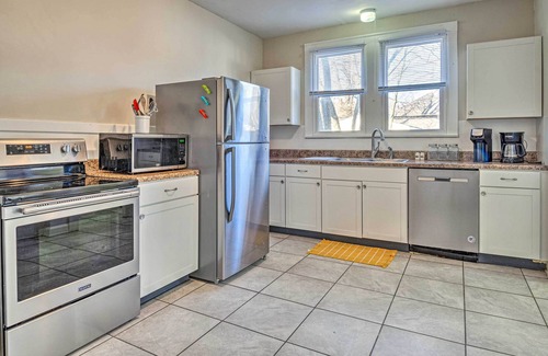Meridian-Kessler House | Indianapolis Townhome ~ 5 Mi to Downtown!