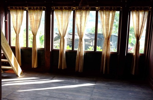 Sa Pa Ski Chalet | Indie Homies - Attic Double Room Mountain View in Wooden Rustic Home