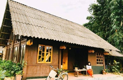 Sa Pa Ski Chalet | Indie Homies - Attic Double Room Mountain View in Wooden Rustic Home