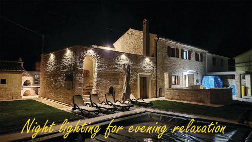 Stokovci Villa | Indigenous House Komez