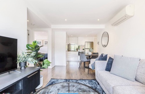 North Melbourne Apartment | Indigo Breeze Explore the Heart of North Melbourne