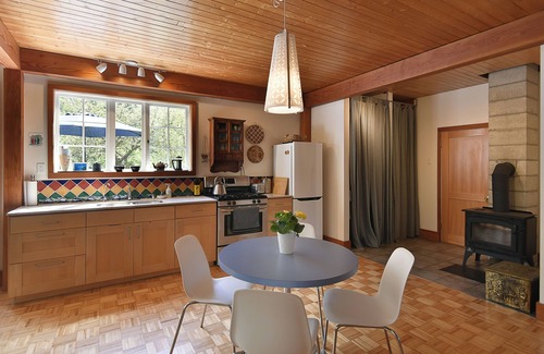 Madeira Park Cottage | Indigo Cottage at Ruby Lake on the Sunshine Coast