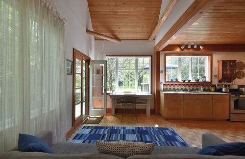 Madeira Park Cottage | Indigo Cottage at Ruby Lake on the Sunshine Coast