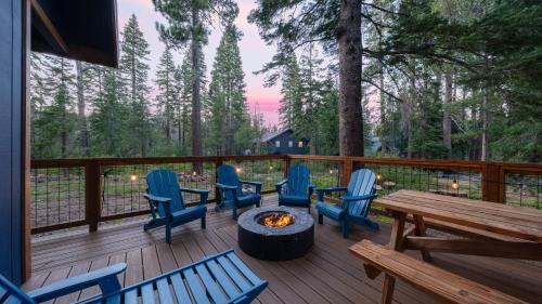 McKinney Estates House | Indigo Owl by AvantStay Cabin w Firepit Minutes to Lake Slopes