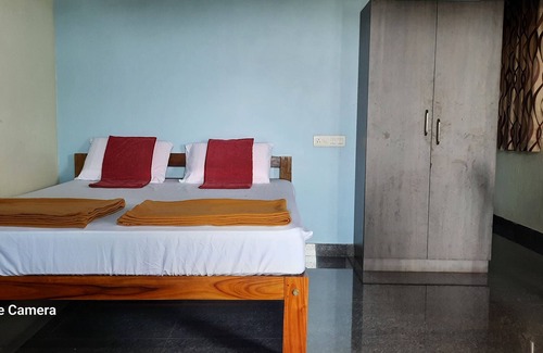Gokarna Bed & Breakfast | Indipendent Beach view cottages