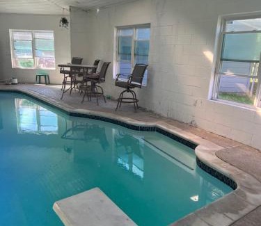 Southeast Houston House | Indoor Heated Pool, Hot Tub and Steam Room