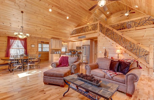 Eagle Mountain Cabin | Indoor Heated Pool - Hot Tub 6 Seater - Fire Pit - Wineries - Pickleball - Gym