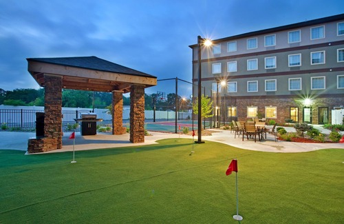 Elkhart Apartment | Indoor Pool + Free Wi-Fi, Free Breakfast | Only 20 Minutes from the University of Notre Dame