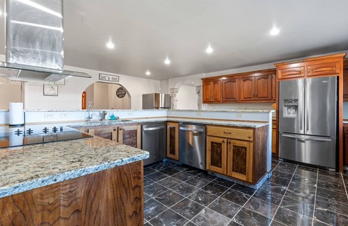 Sturgeon Bay House | Indoor Pool, Game RM, Movie RM! Sleep 24! Private!