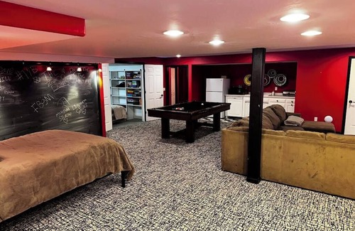Fond du Lac House | Indoor Pool-Golf Simulator-RaceCar Simulator-HotTub-Movie Theatre-Pool Tables