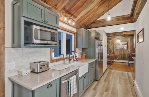 Circleville House | Indoor Pool, Gym & More: Catskills 'Retreat House'