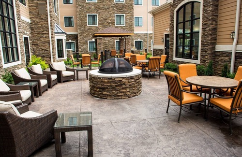 Lexington Condo | Indoor Pool | Gym | Near U of Kentucky