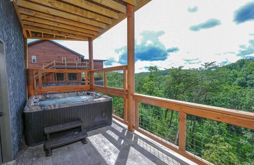 Sevierville Cabin | Indoor Pool & Home Theater! - Big Forest Retreat