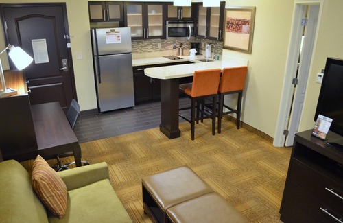 Longview Condo | Indoor Pool & Hot Tub. Free Breakfast. Great for Small Groups!