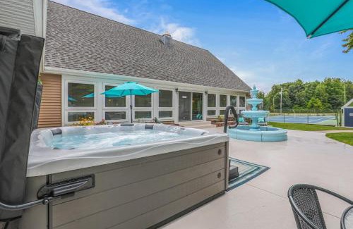 Muskegon House | Indoor Pool Near Grand Haven & Lake Michigan Beach