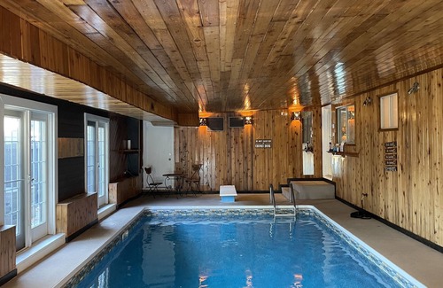 St. Albert House | Indoor Pool Oasis -3 bedrooms (Mermaid not included)