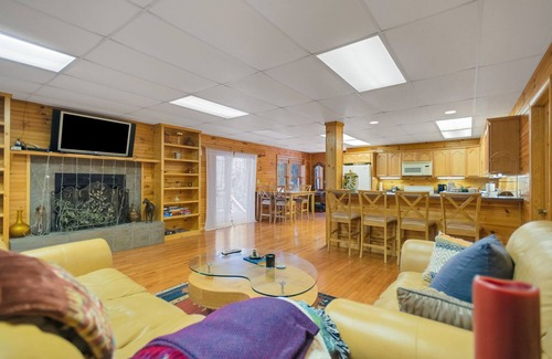 Newland House | Indoor Sauna, Hot Tub & Golf