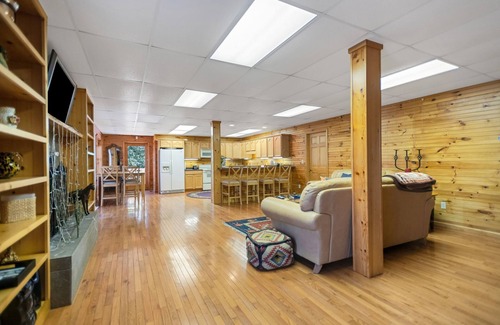 Newland House | Indoor Sauna, Hot Tub & Golf