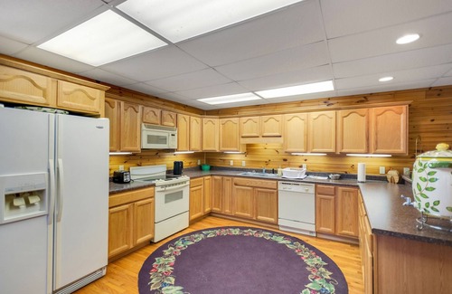 Newland House | Indoor Sauna, Hot Tub & Golf