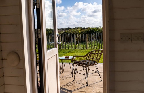 Arnold Cottage | Indrek - Mayflower Meadow