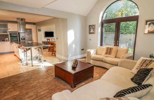 Sheffield Cottage | INDUJA, family friendly, with hot tub in Dore