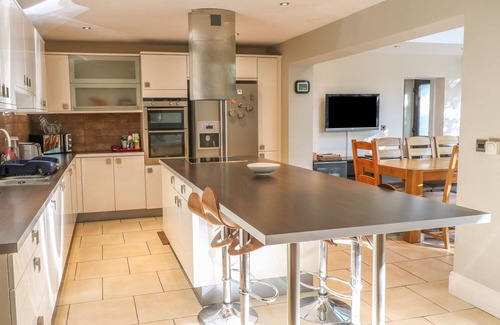 Sheffield Cottage | INDUJA, family friendly, with hot tub in Dore