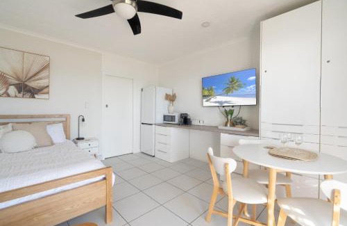 Dolphin Heads Resort | Indulge Beachfront at Dolphin Heads Resort - Lousha Bach