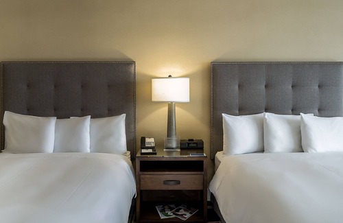 Sunnyvale West Hotel | Indulge In An Unforgettable Getaway Experience! 4 Relaxing Units, Onsite Pool