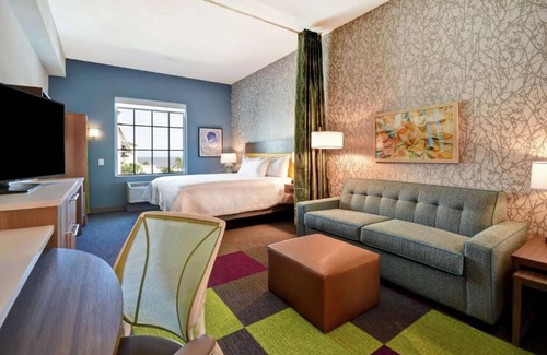 Jekyll Island Hotel | Indulge in Home Like Comfort! Pool, Kitchen, Free Breakfast, Near Glory Beach!