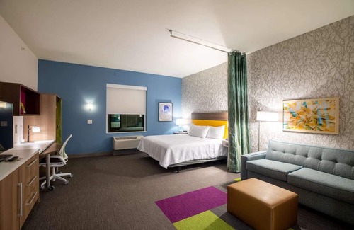 Jekyll Island Hotel | Indulge in Home Like Comfort! Pool, Kitchen, Free Breakfast, Near Glory Beach!