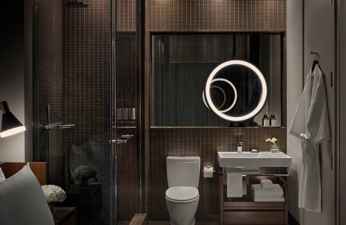 SoHo Hotel | Indulge in Home-Like Comfort! Rooftop Pool, Pets Allowed, Near Brooklyn Bridge