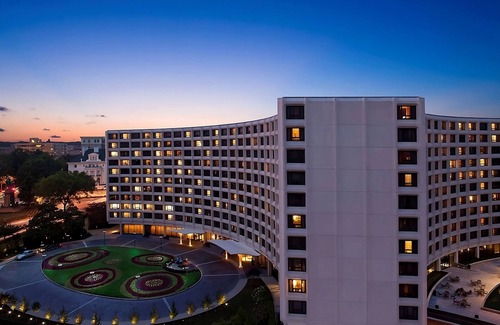 Dupont Circle Hotel | Indulge in Home Like Comfort! Swimming Pool, Pets Allowed!