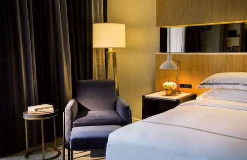 Bloor-Yorkville House | Indulge in Luxury: Heated Indoor Pool, Dining Experiences & Pet-Friendly