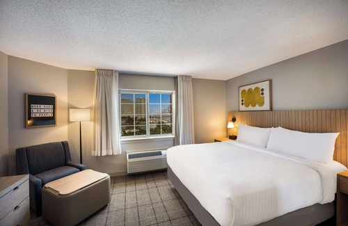 Exchange Place North Hotel | Indulge in NYC Views! Pet-friendly Property with Full Kitchen, Parking!